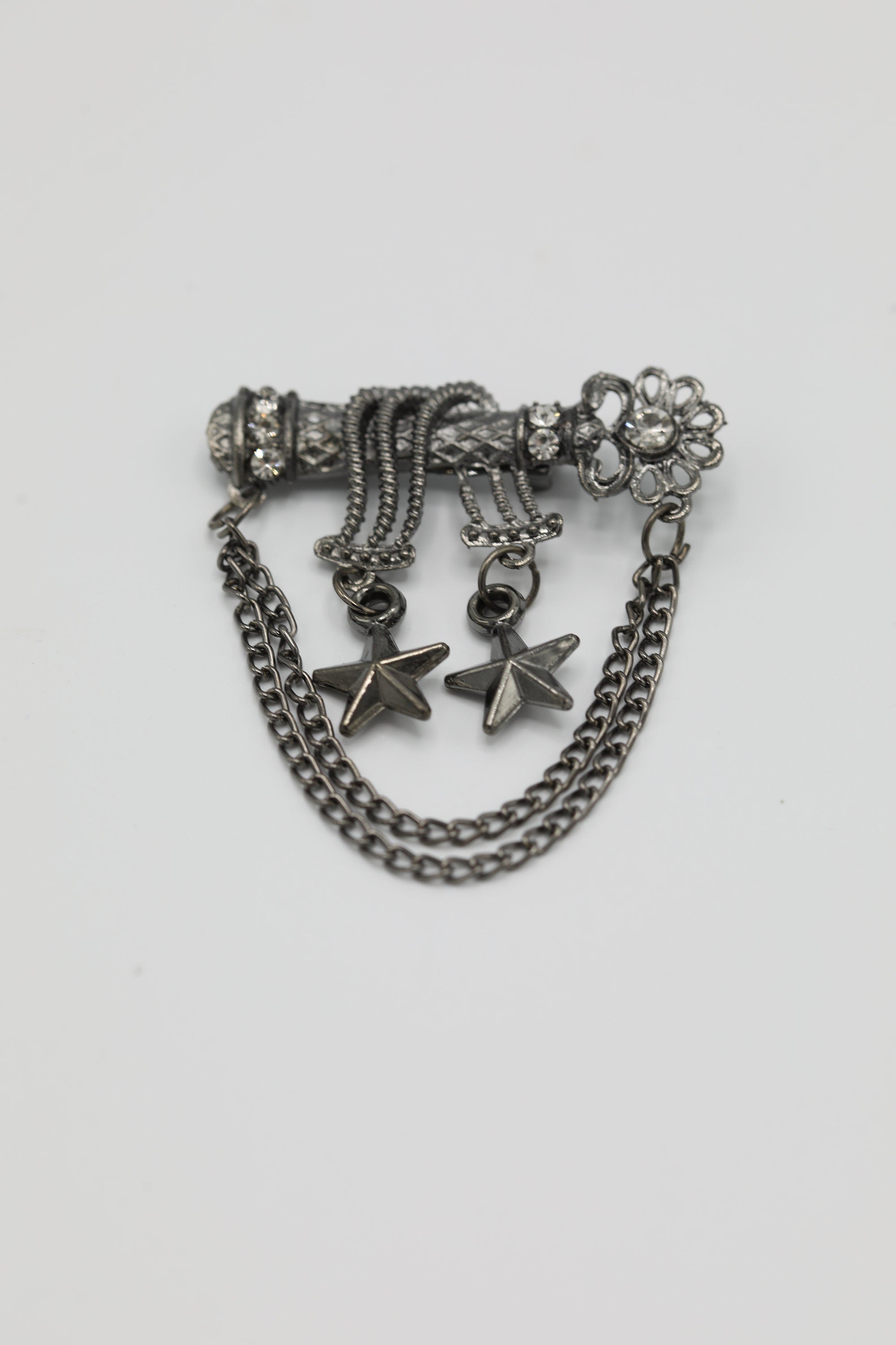 Regal Elegance: Men's Silver Brooch for Jackets and Sherwanis