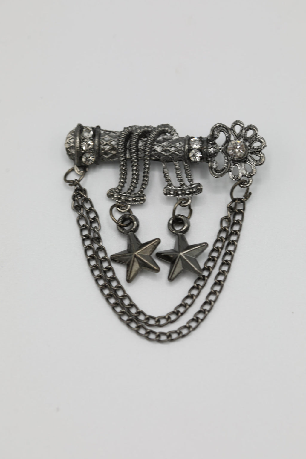 Regal Elegance: Men's Silver Brooch for Jackets and Sherwanis