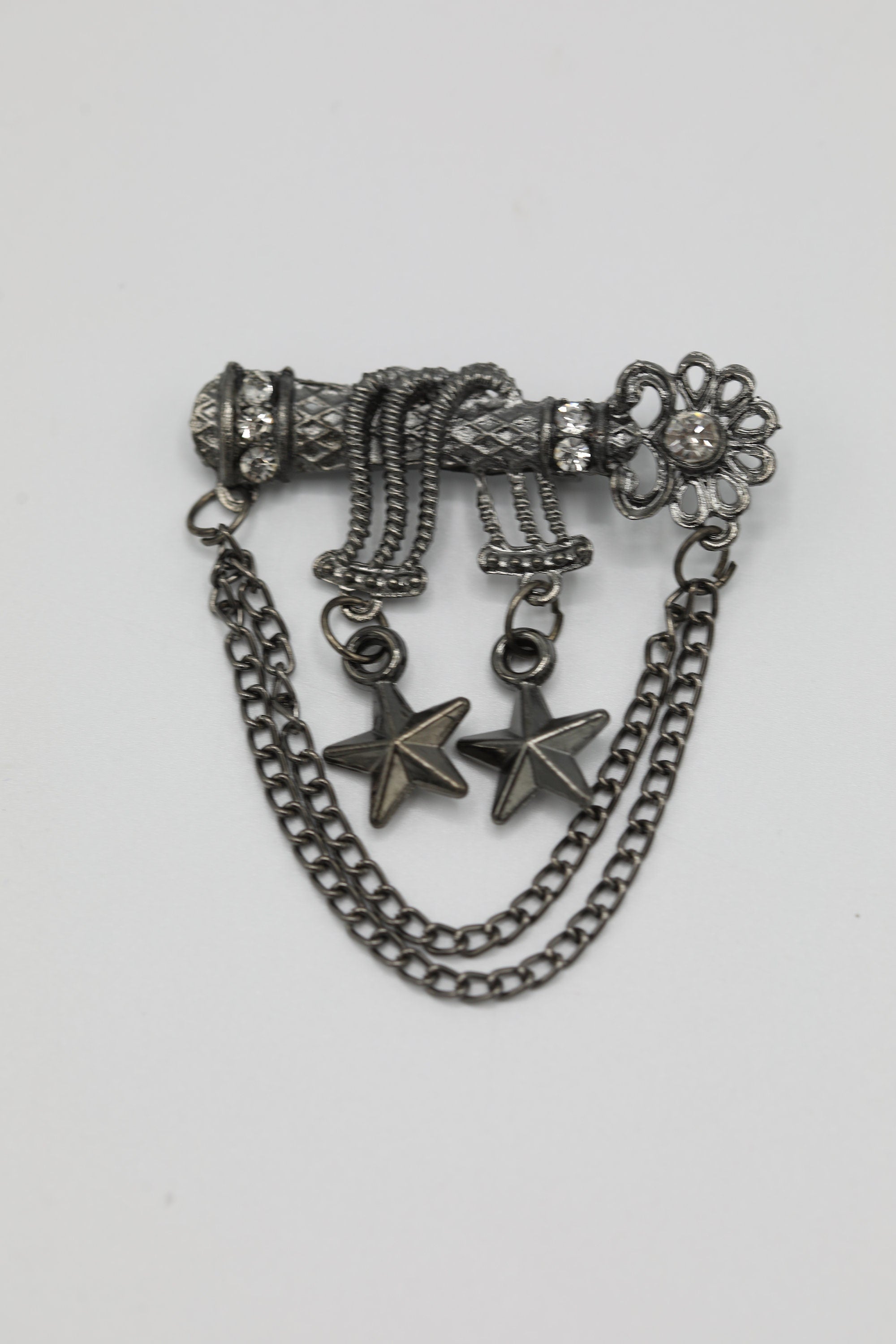 Regal Elegance: Men's Silver Brooch for Jackets and Sherwanis