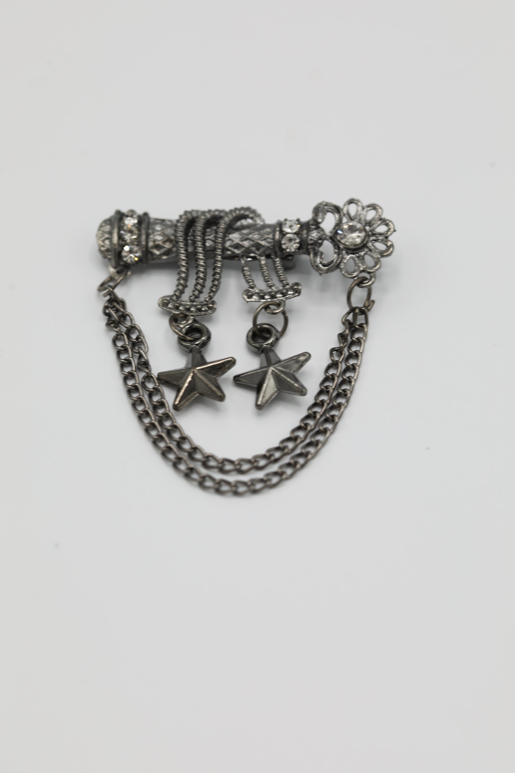 Regal Elegance: Men's Silver Brooch for Jackets and Sherwanis