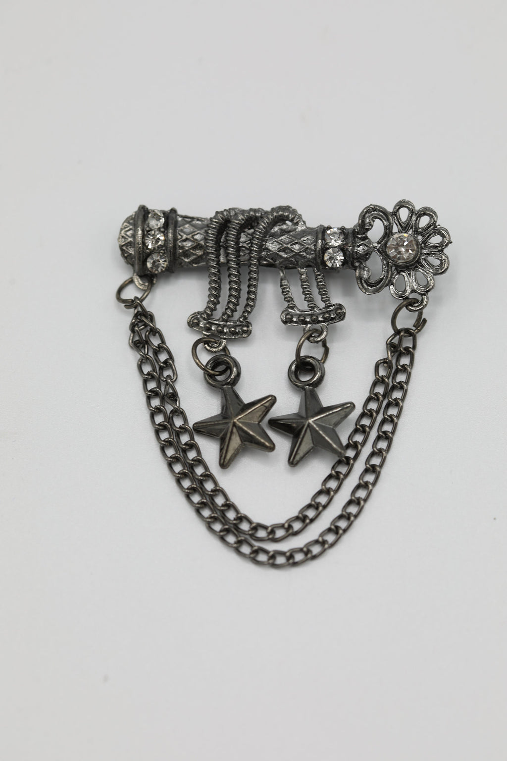 Regal Elegance: Men's Silver Brooch for Jackets and Sherwanis
