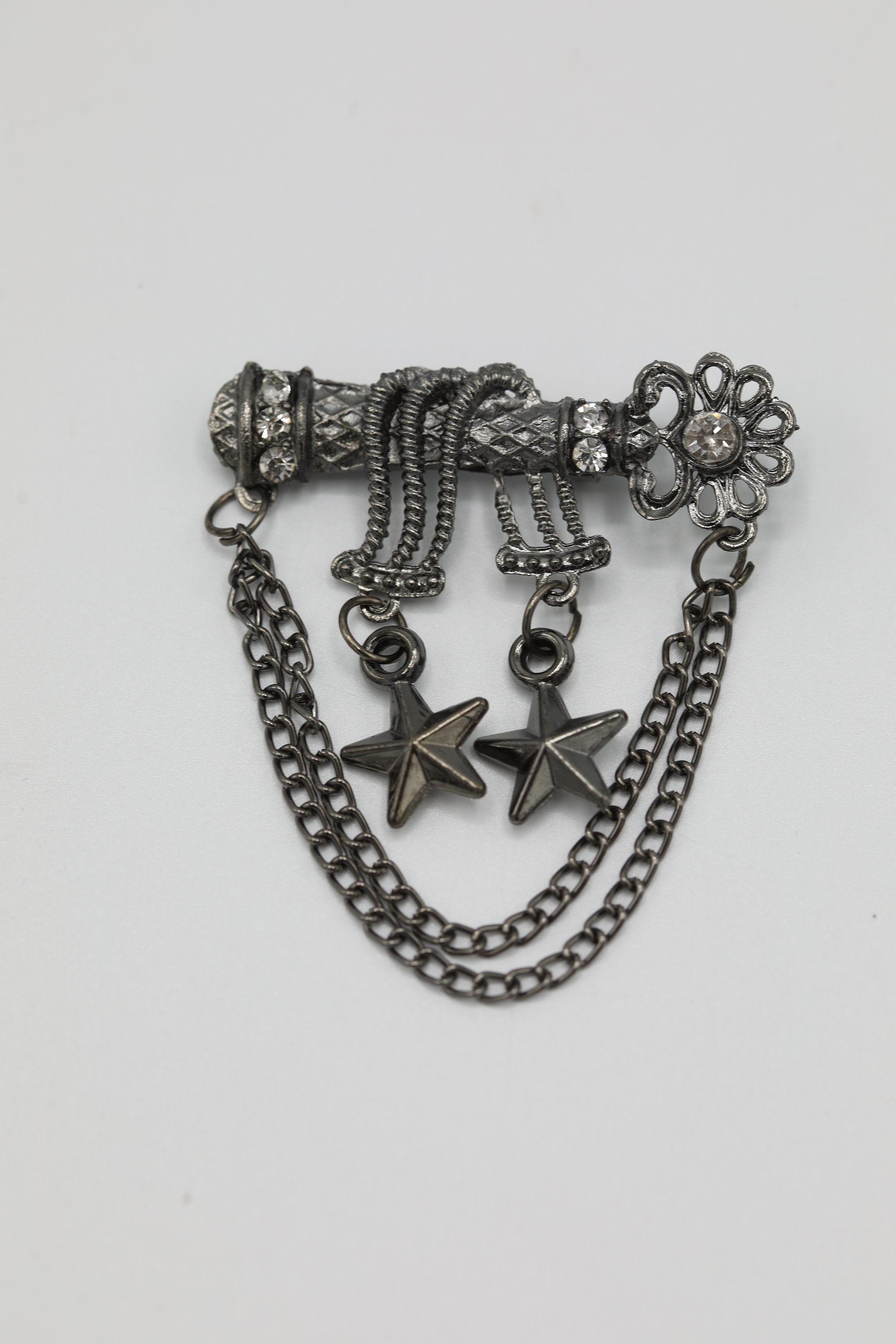 Regal Elegance: Men's Silver Brooch for Jackets and Sherwanis
