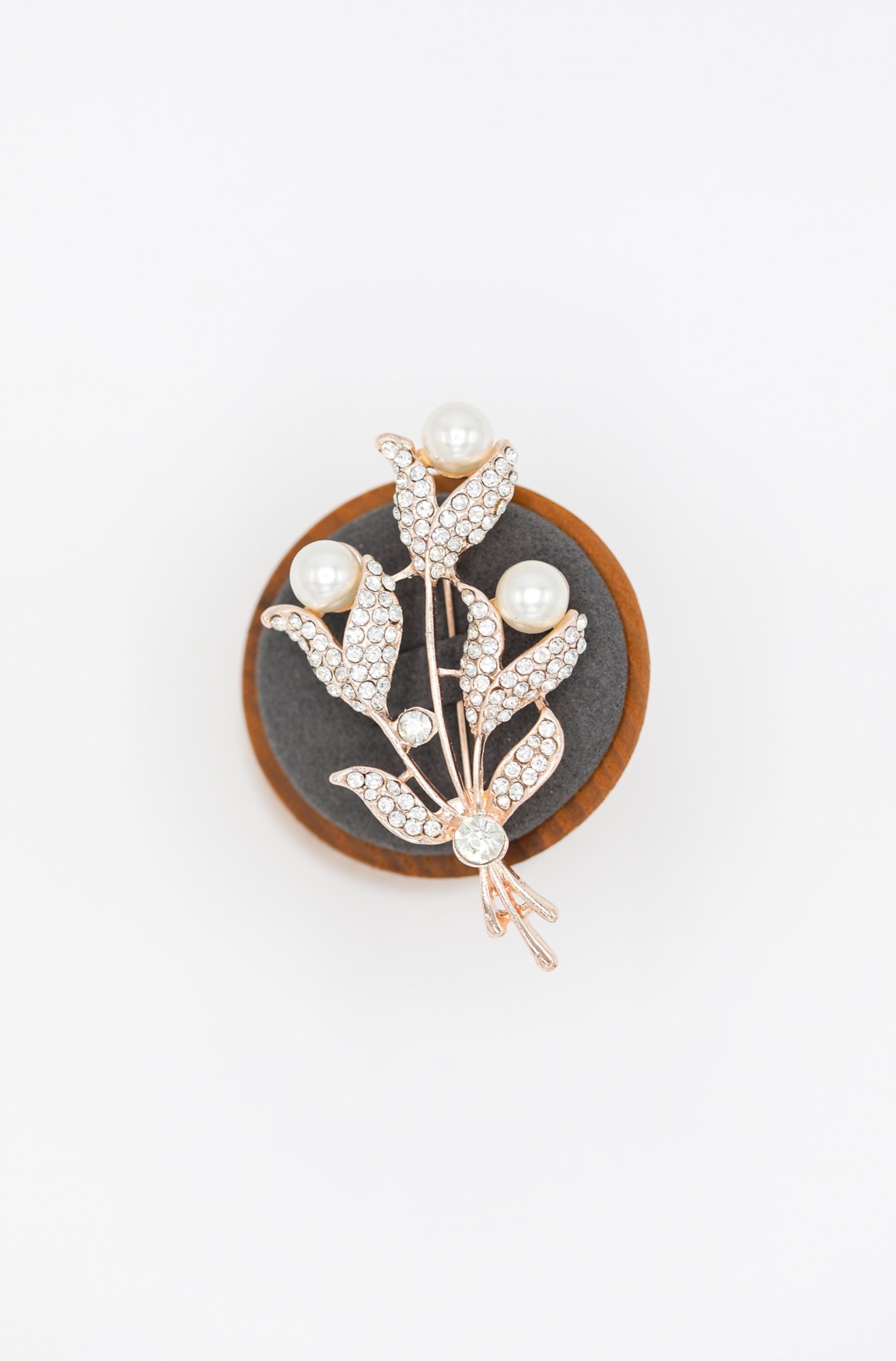 Four Leaf Rhinestone & White Pearl
